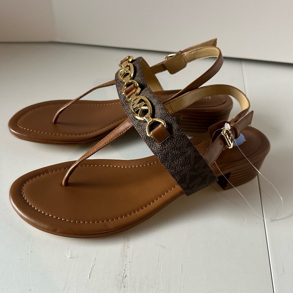 Michael Kors Signature HELENE Thong Block Sandals Brown Size 7.5 - Picture 4 of 10